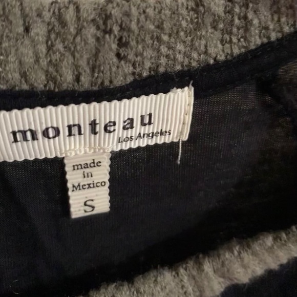 Monteau ladies long sleeve shirt is a small - Picture 3 of 5